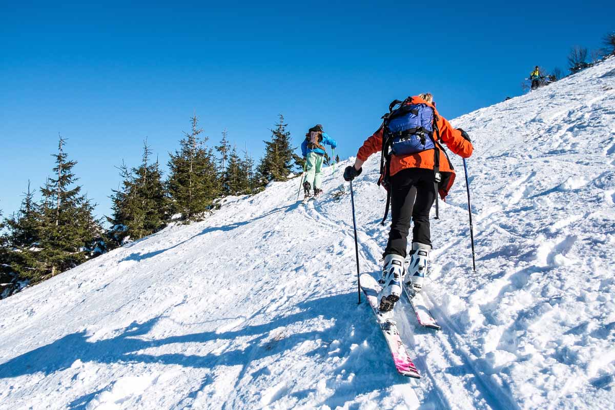 Skialplinisti na tatranskom kopci. Foto: Depositphotos.